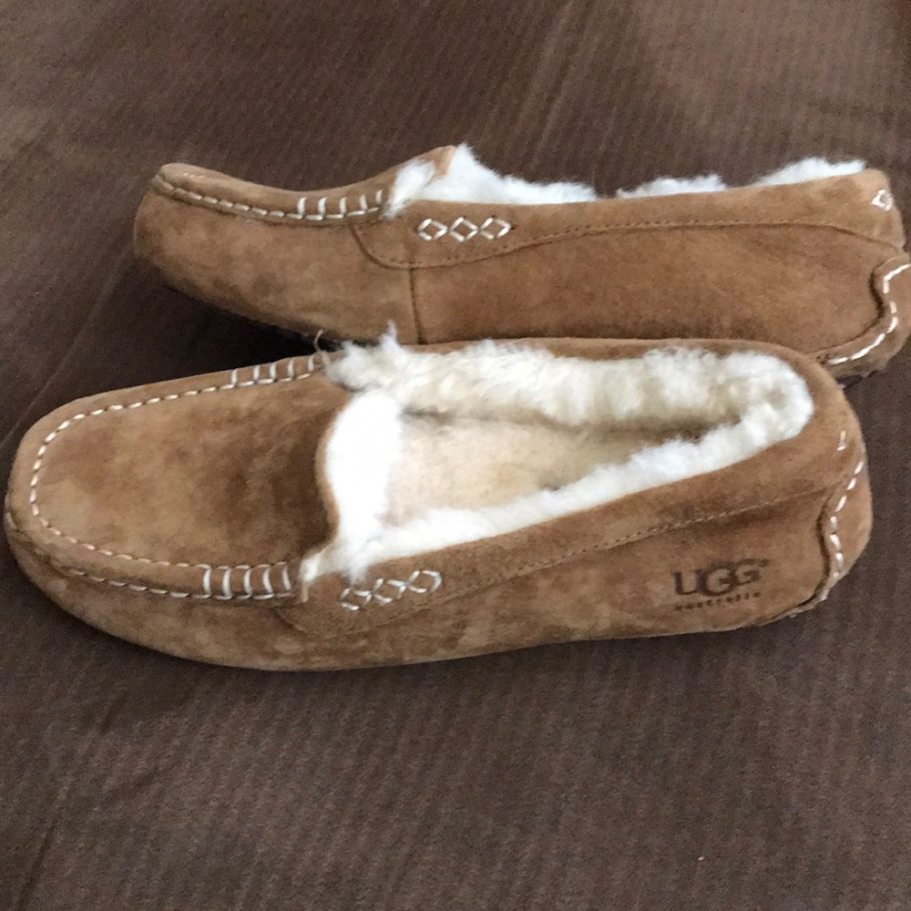 Never been worn ugg slippers size 7